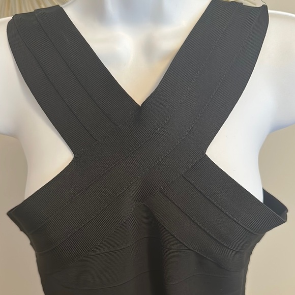 Elegant Black Cross-Back Dress - Picture 2 of 4